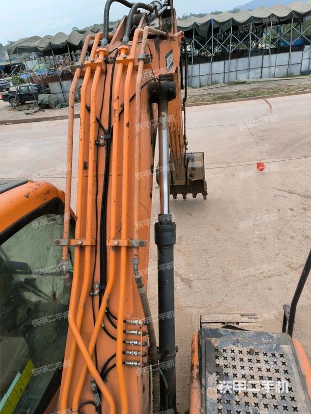 大臂背部俯視（工作和回轉(zhuǎn)裝置）