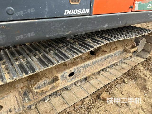 單側(cè)履帶整體（整機(jī)外觀）