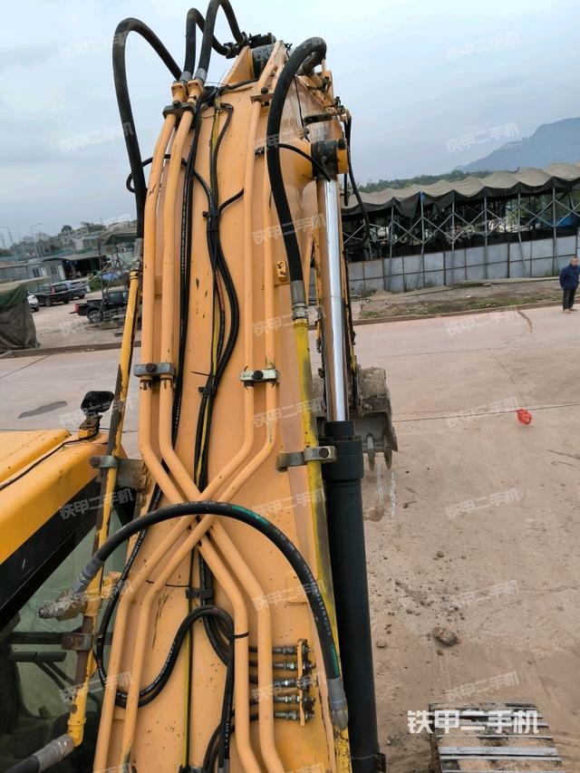 大臂背部俯視（工作和回轉(zhuǎn)裝置）