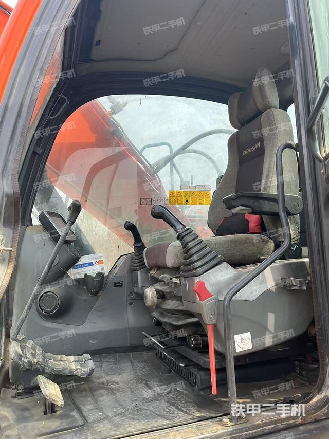 駕駛室整體（整機(jī)外觀）