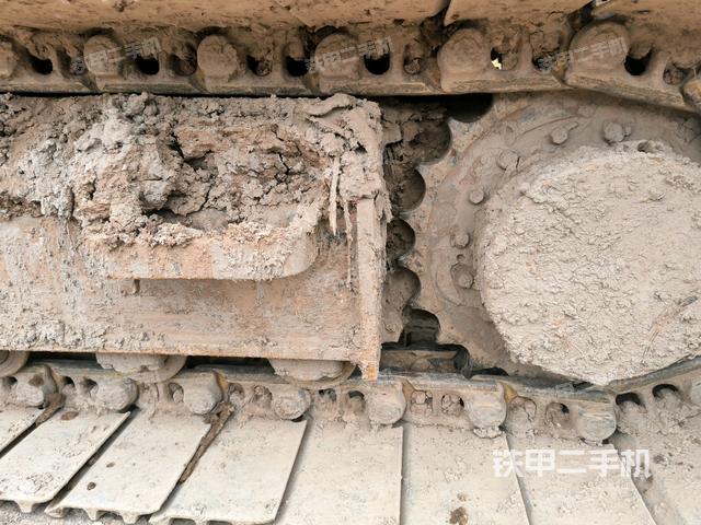 右驅(qū)動輪（行走機構(gòu)）