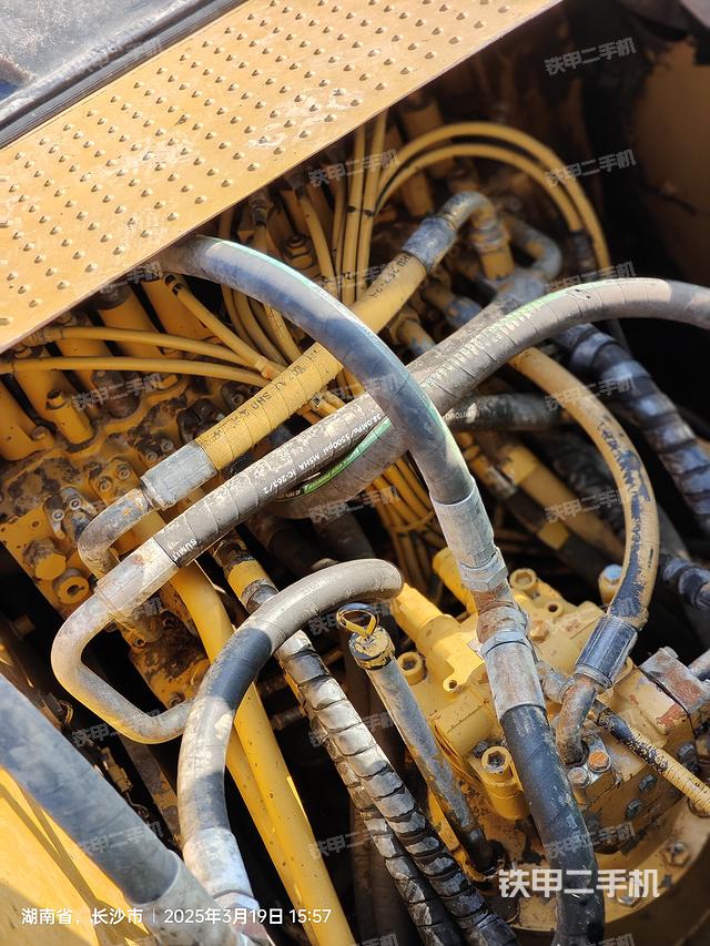 回转马达和主控阀（整机外观）