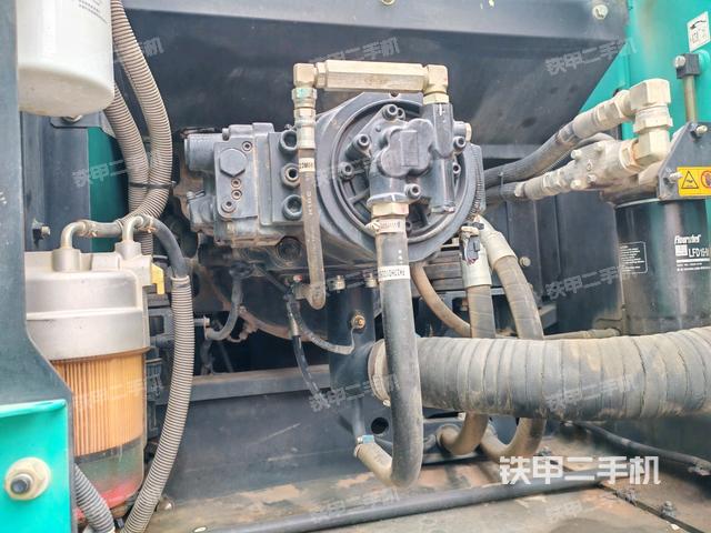 液壓泵艙室正面整體(整機(jī)外觀) 液壓泵艙室正面整體(整機(jī)外觀)
