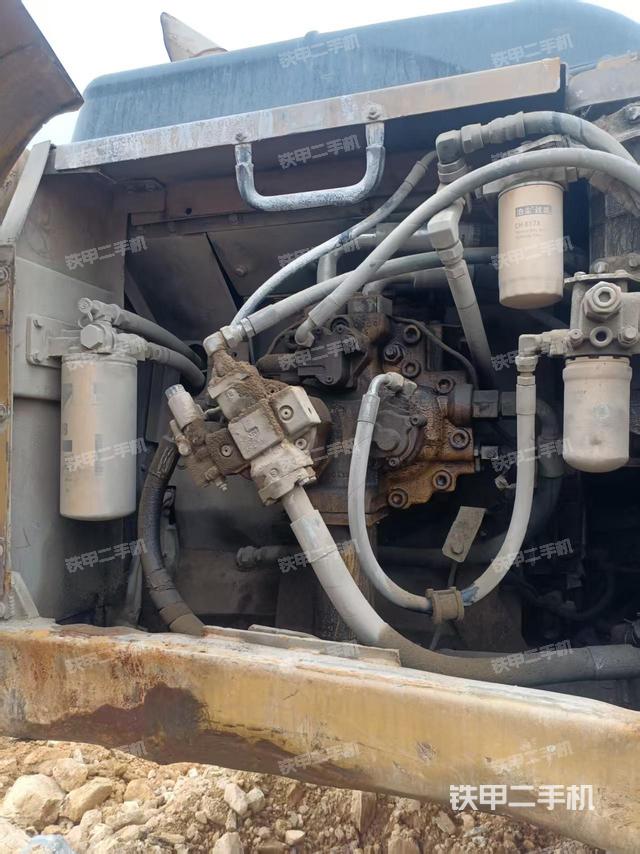 液壓泵艙室正面整體(整機(jī)外觀) 液壓泵艙室正面整體(整機(jī)外觀)