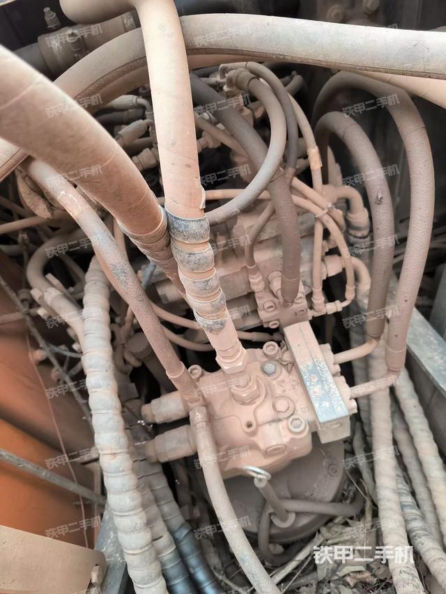 回轉(zhuǎn)馬達（上車部件）