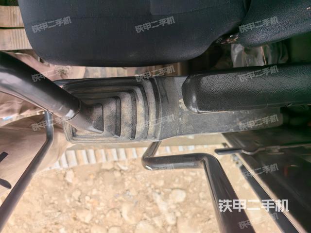 座椅右側(cè)控制臺/鑰匙門/油門/含右手柄（駕駛室部分）