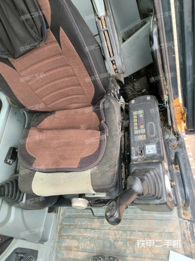 座椅左側(cè)控制臺/音響/含左手柄（駕駛室部分）