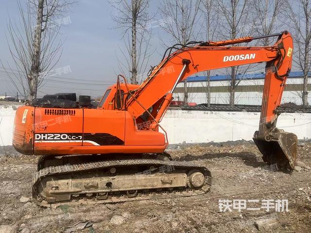 駕駛室整體（整機外觀）