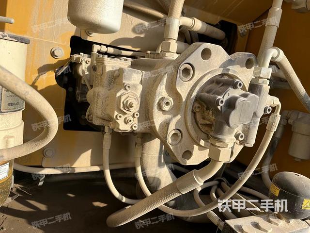 液壓泵艙室正面整體(整機(jī)外觀) 液壓泵艙室正面整體(整機(jī)外觀)