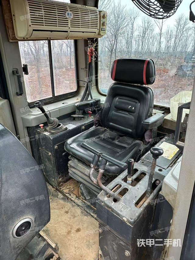 驾驶室操作台（设备外观及核心部件）