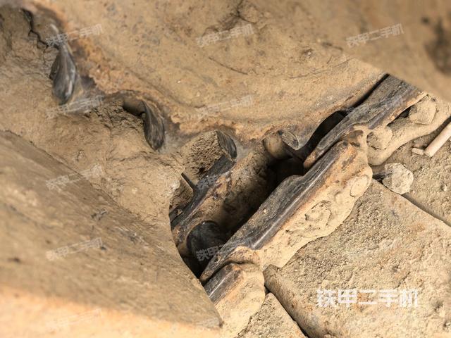 右驅(qū)動輪（行走機(jī)構(gòu)）