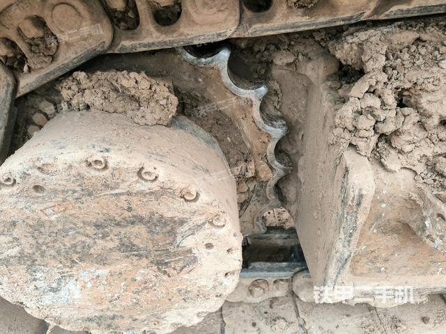 右驅(qū)動輪（行走機構(gòu)）