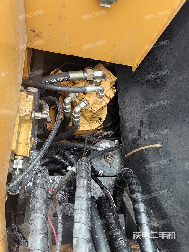 回转马达和主控阀（整机外观）