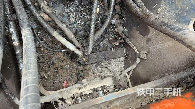 中央回轉(zhuǎn)接頭特寫（上車部件）