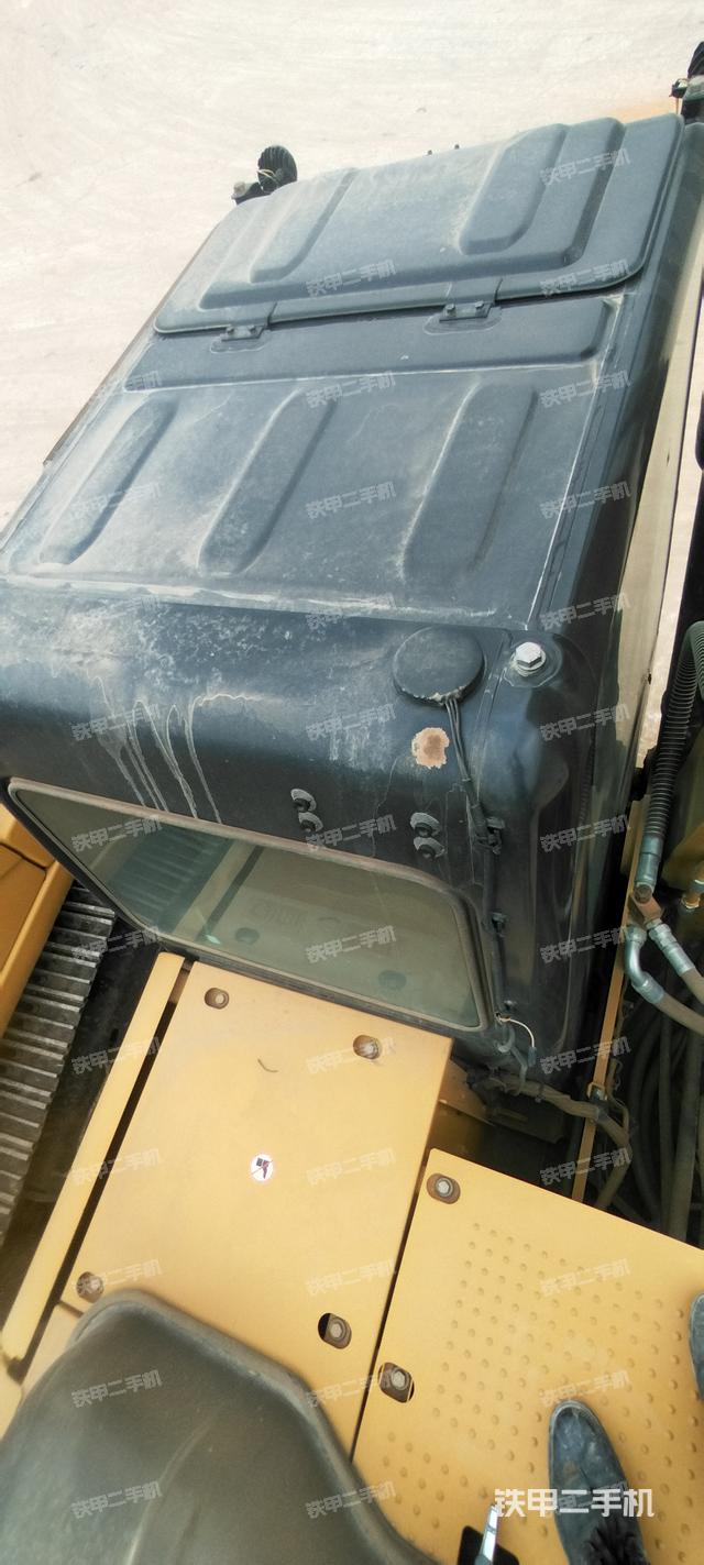 駕駛室頂部(整機外觀) 駕駛室頂部(整機外觀)