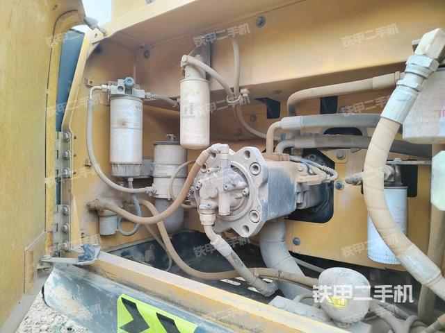 液壓泵艙室正面整體（整機(jī)外觀）