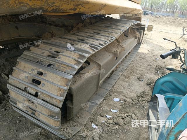 單側(cè)履帶整體(整機(jī)外觀(guān)) 單側(cè)履帶整體(整機(jī)外觀(guān))