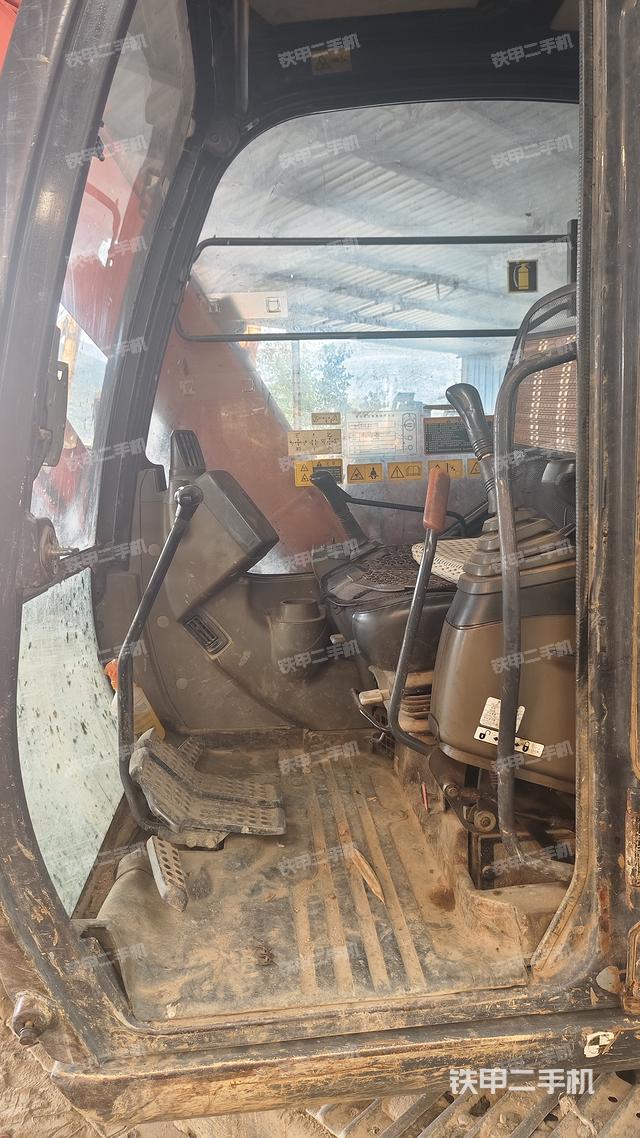 驾驶室整体（整机外观）