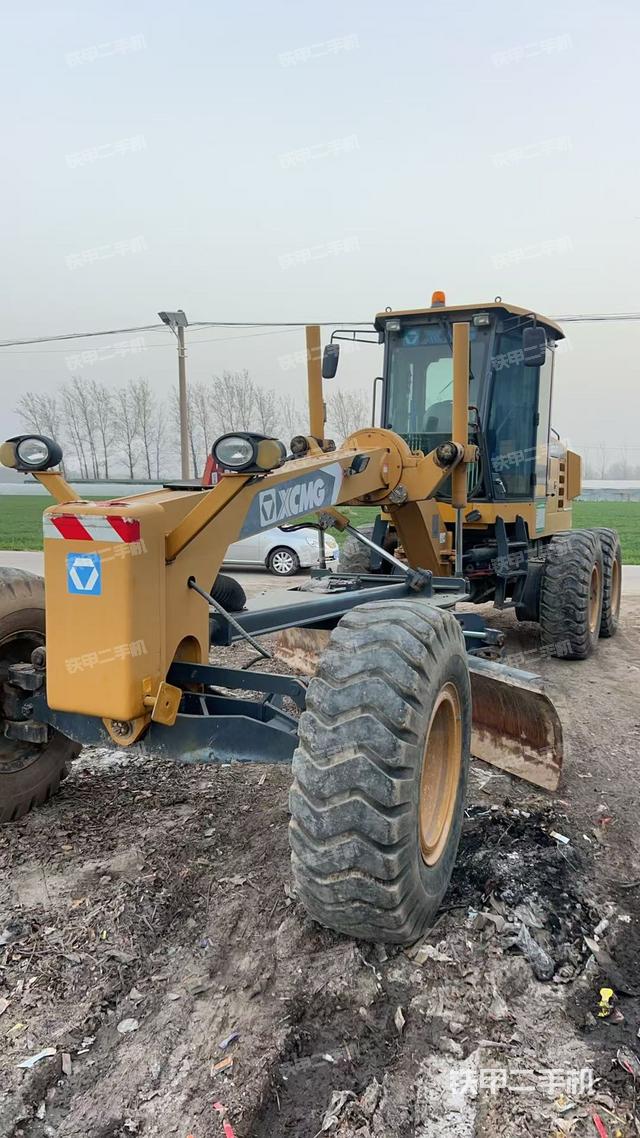 整機(jī)右后45°(設(shè)備外觀及核心部件) 整機(jī)右后45°(設(shè)備外觀及核心部件)