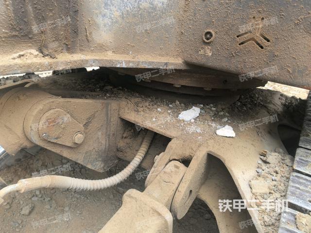 轉(zhuǎn)盤和下車架正前(工作和回轉(zhuǎn)裝置) 轉(zhuǎn)盤和下車架正前(工作和回轉(zhuǎn)裝置)