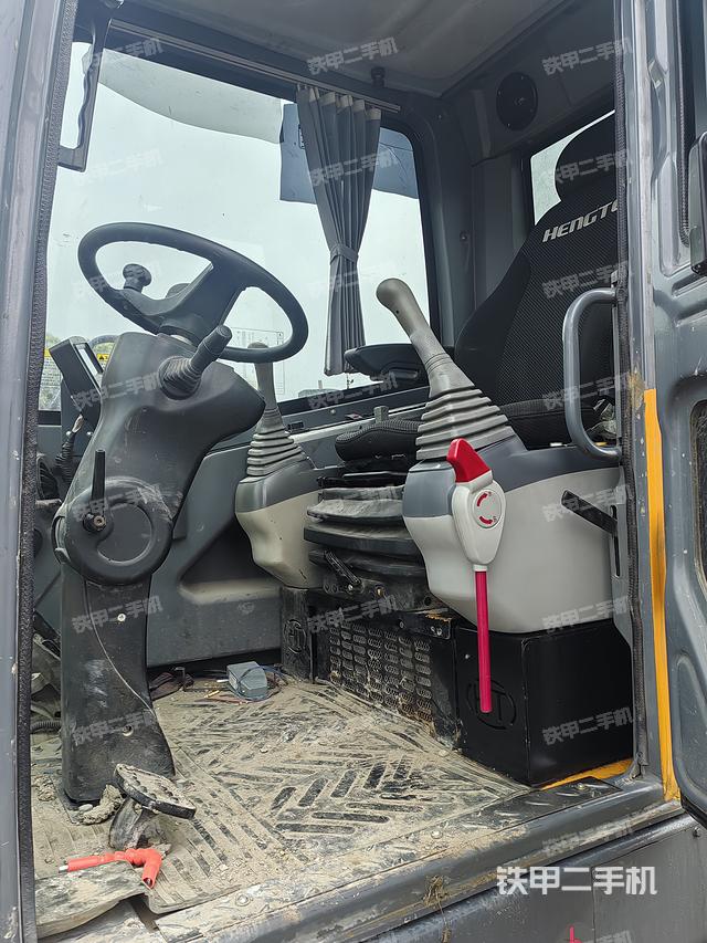 驾驶室整体（整机外观）