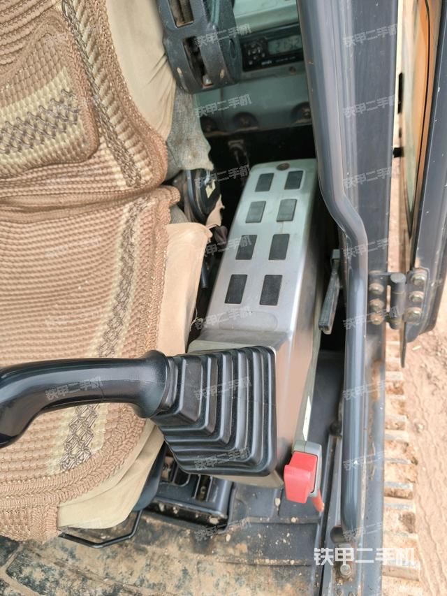 座椅左側(cè)控制臺/音響/含左手柄（駕駛室部分）