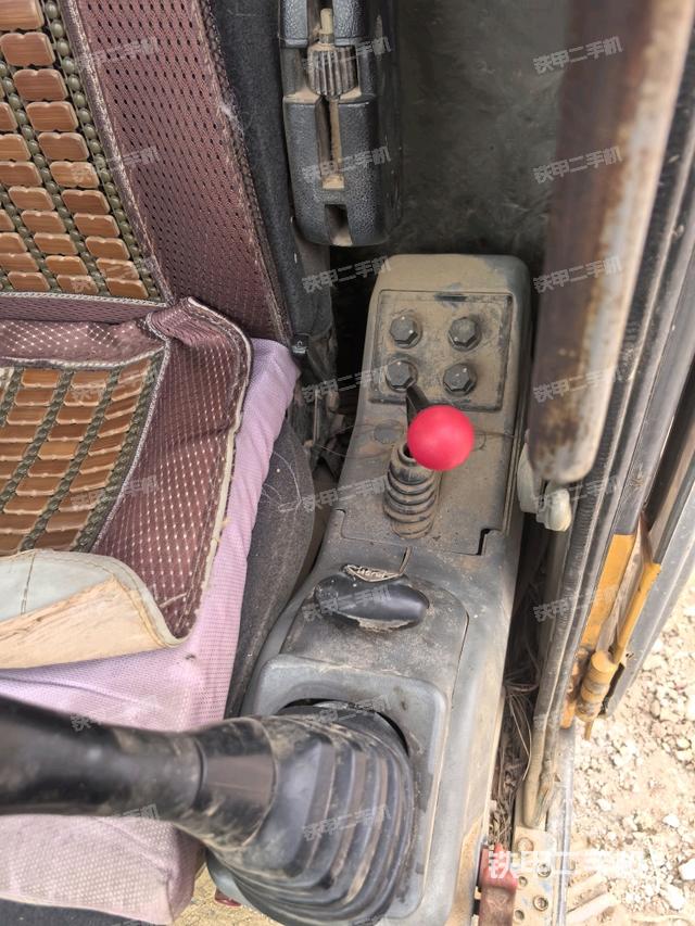 座椅左側(cè)控制臺/音響/含左手柄（駕駛室部分）