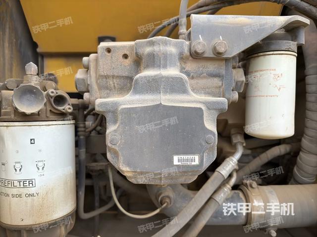 液壓泵艙室正面整體(整機(jī)外觀) 液壓泵艙室正面整體(整機(jī)外觀)