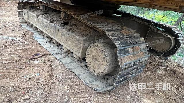 左側(cè)履帶整體?(行走機(jī)構(gòu)) 左側(cè)履帶整體?(行走機(jī)構(gòu))
