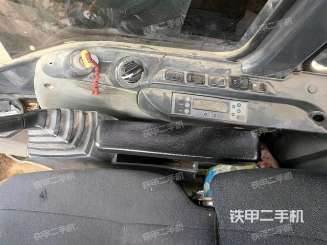 座椅左側(cè)控制臺/音響/含左手柄（駕駛室部分）