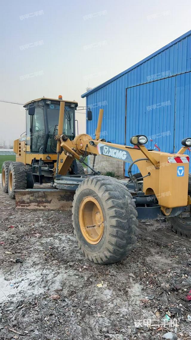 整機(jī)左側(cè)(設(shè)備外觀及核心部件) 整機(jī)左側(cè)(設(shè)備外觀及核心部件)