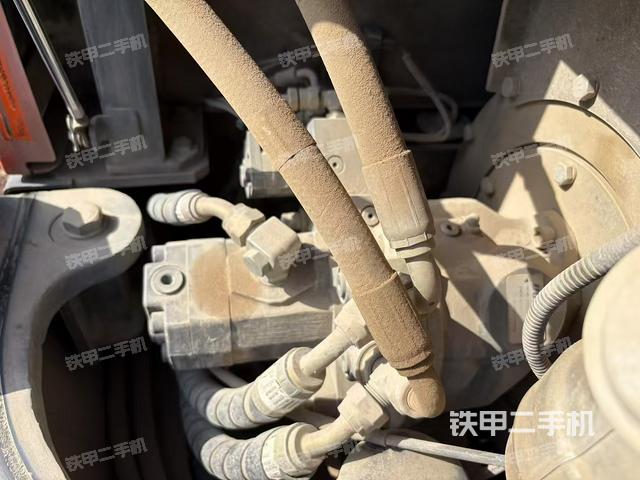 液壓泵艙室正面整體(整機(jī)外觀) 液壓泵艙室正面整體(整機(jī)外觀)