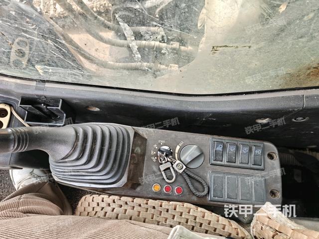 座椅右側(cè)控制臺(tái)/鑰匙門(mén)/油門(mén)/含右手柄（駕駛室部分）