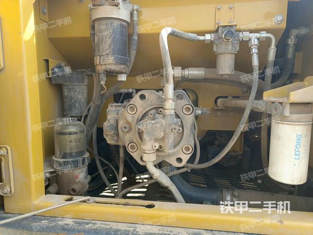 液壓泵艙室正面整體（整機(jī)外觀）