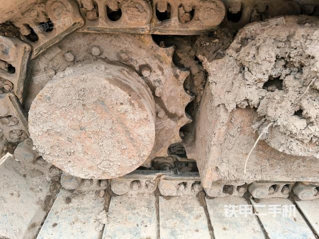 左驅(qū)動輪（行走機構(gòu)）