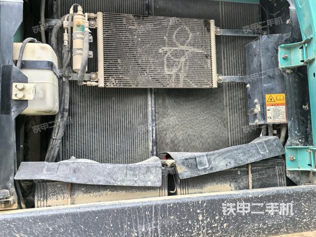 散熱器正面(大件艙室) 散熱器正面(大件艙室)