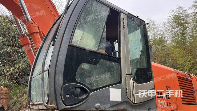 駕駛室左前45度（駕駛室部分）