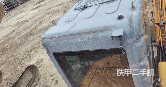 驾驶室顶部（整机外观）