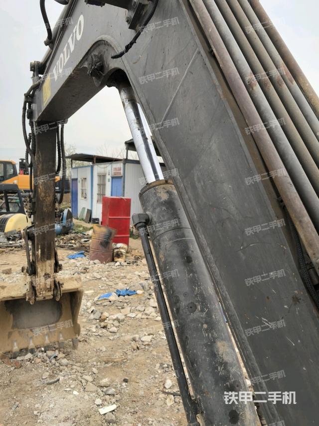 大臂背部俯視（工作和回轉(zhuǎn)裝置）