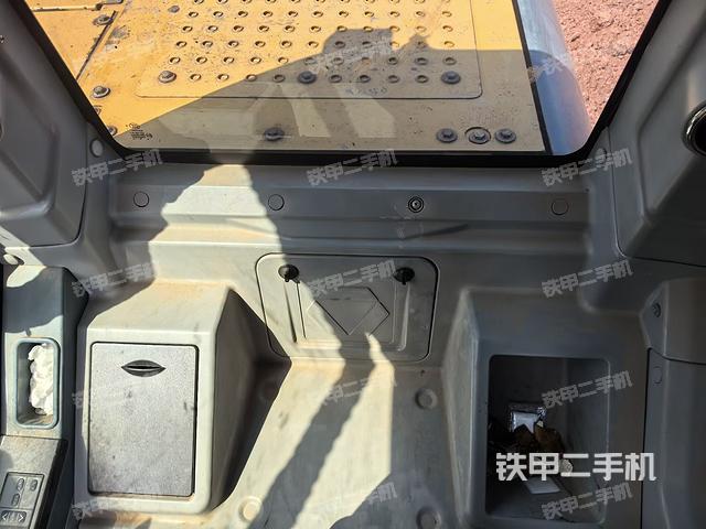 后窗玻璃角標（駕駛室部分）