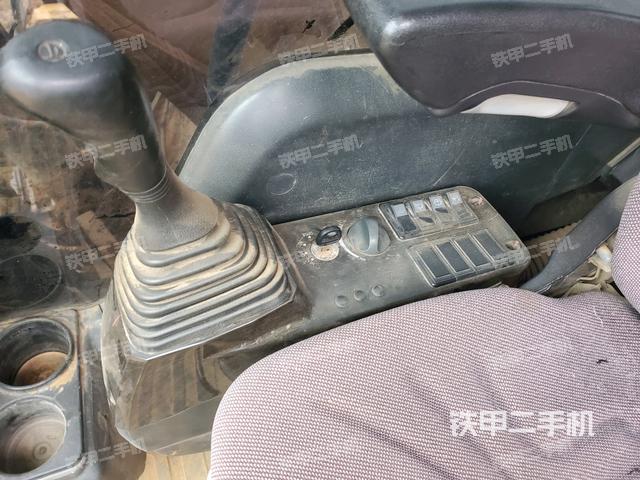 座椅左側(cè)控制臺(tái)/音響/含左手柄(駕駛室部分) 座椅左側(cè)控制臺(tái)/音響/含左手柄(駕駛室部分)