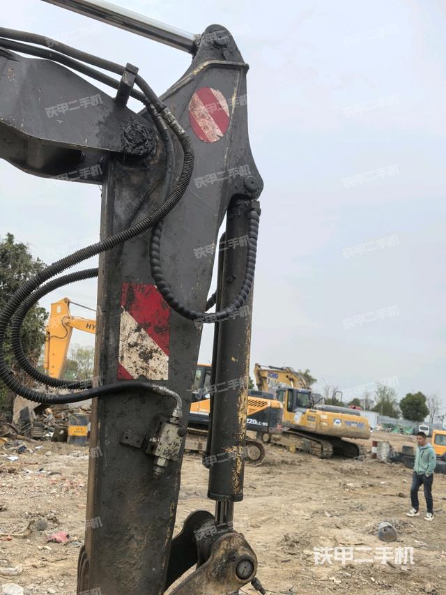 鏟斗右后整體（工作和回轉(zhuǎn)裝置）