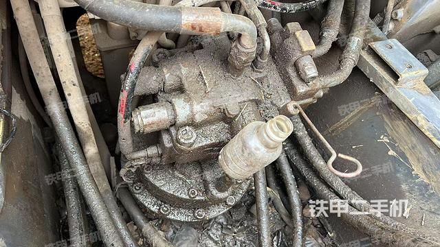 回轉(zhuǎn)馬達(dá)（上車部件）