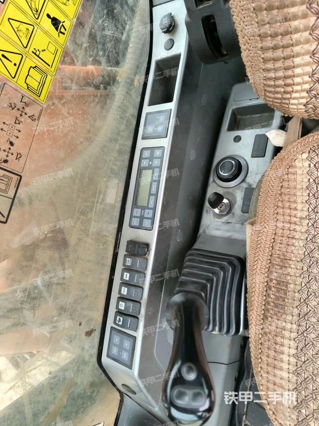 座椅右側(cè)控制臺/鑰匙門/油門/含右手柄（駕駛室部分）