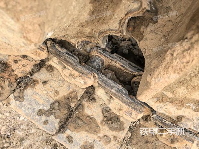 左驅(qū)動輪（行走機(jī)構(gòu)）