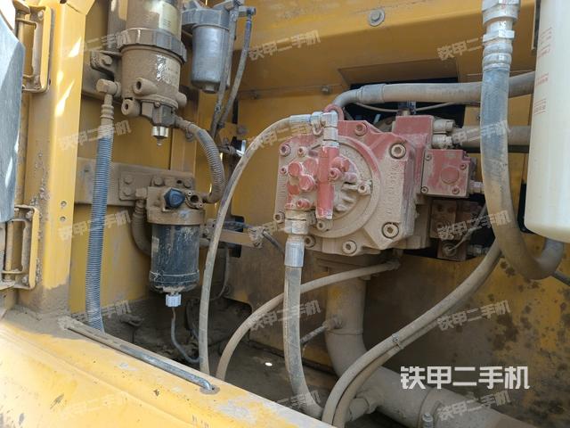 液壓泵艙室正面整體(整機(jī)外觀(guān)) 液壓泵艙室正面整體(整機(jī)外觀(guān))