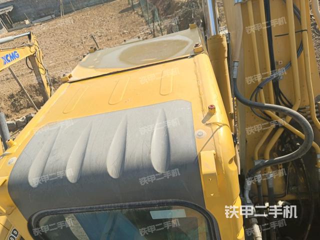 駕駛室頂部(整機(jī)外觀) 駕駛室頂部(整機(jī)外觀)