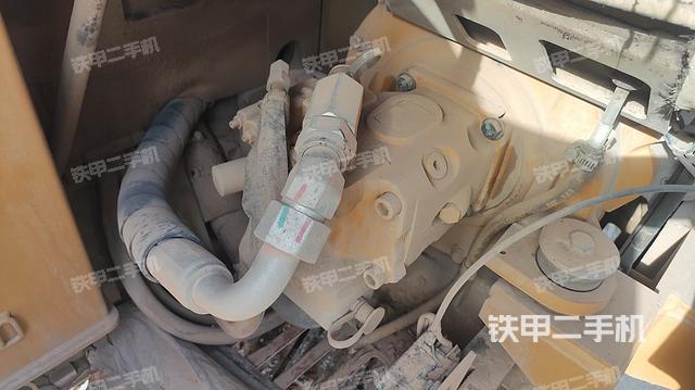 液压泵舱室正面整体（整机外观）