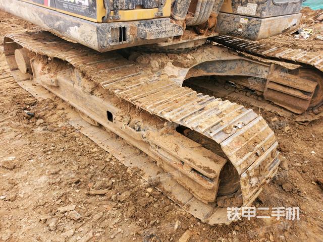 左側(cè)履帶整體?(行走機(jī)構(gòu)) 左側(cè)履帶整體?(行走機(jī)構(gòu))
