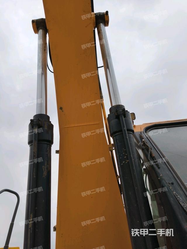 大臂油缸整體?豎拍（工作和回轉(zhuǎn)裝置）